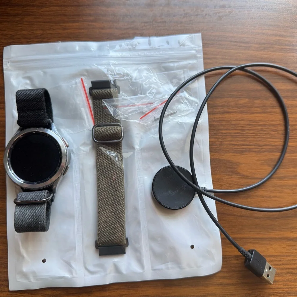 Samsung Galaxy 4 Smartwatch with Black Strap
